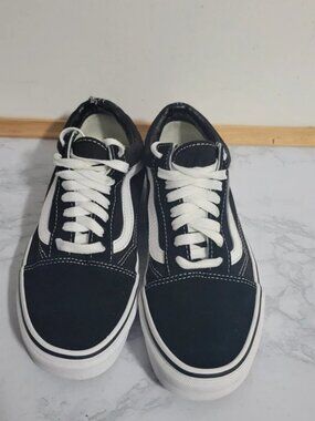 Vans Black/White Old Skool Sneakers, Size 7.5 men/9 women